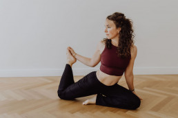 Theresa Streckert Yoga Pose Mediatorin und Tanzlehrerin